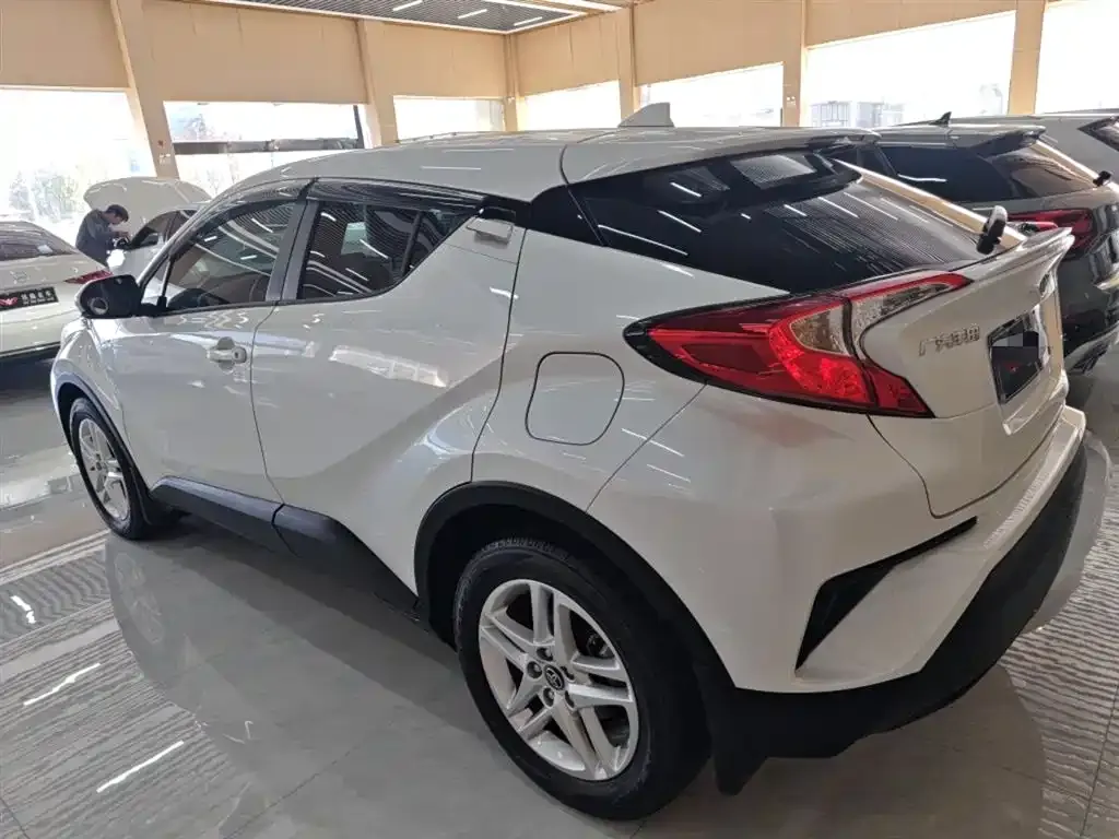 Toyota C-HR — фото 5