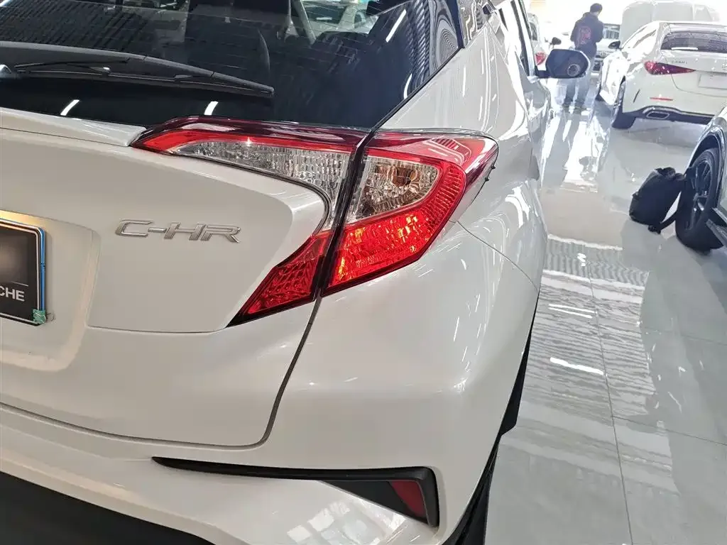 Toyota C-HR — фото 8