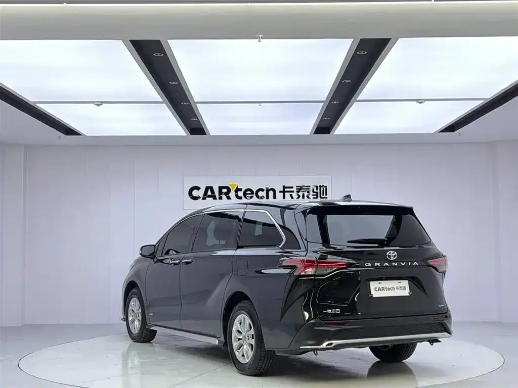 Toyota Granvia 2025 из CN, фото 3