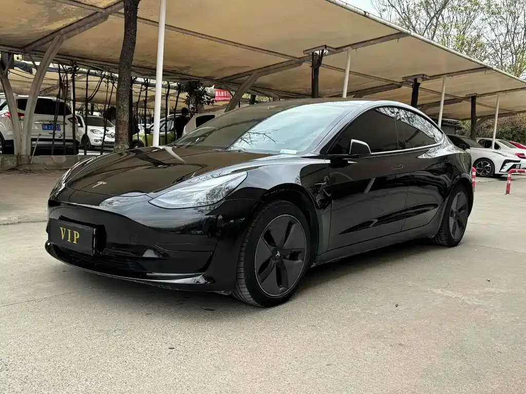 Tesla Model 3 — фото 1