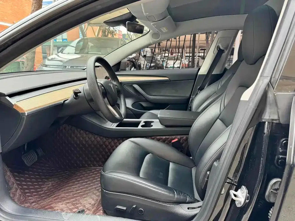 Tesla Model 3 — фото 4