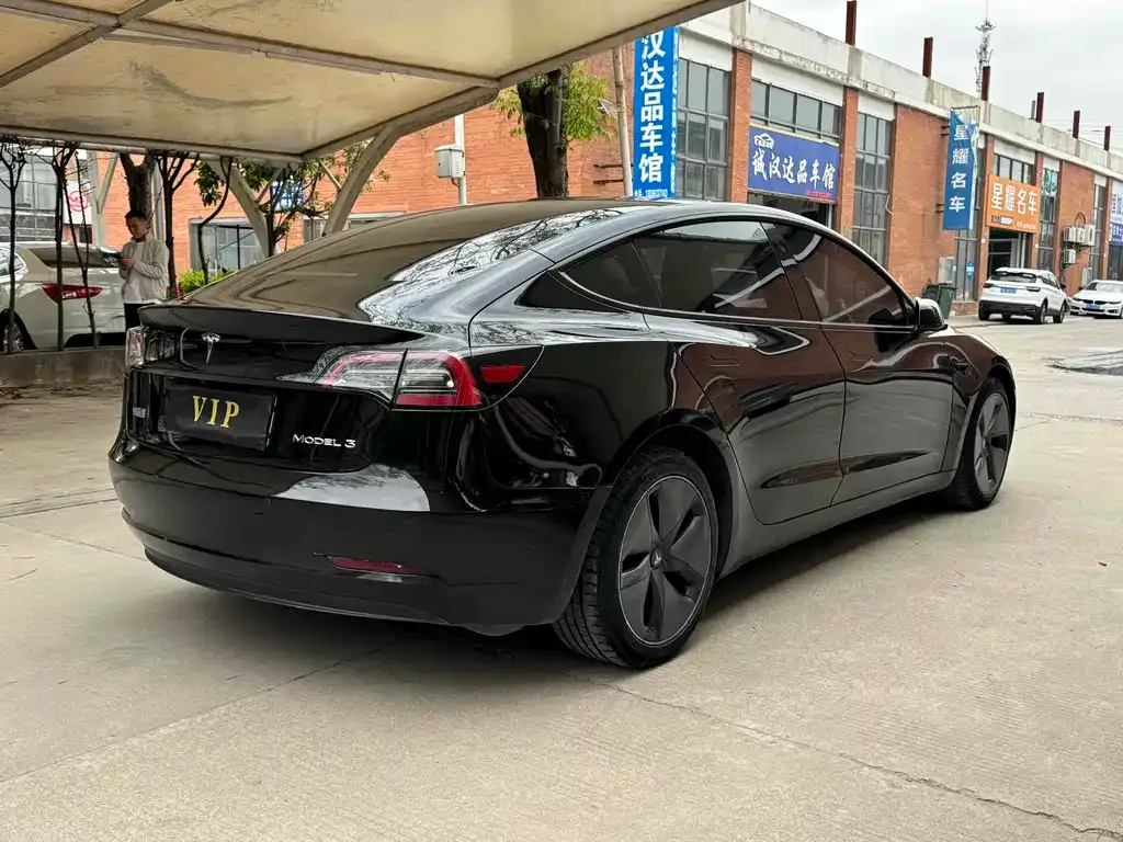 Tesla Model 3 — фото 7