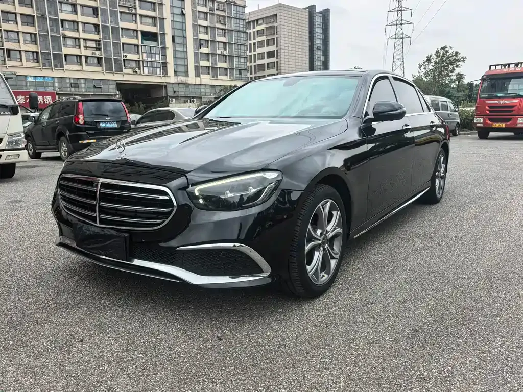 Mercedes-Benz E-Class — фото 1