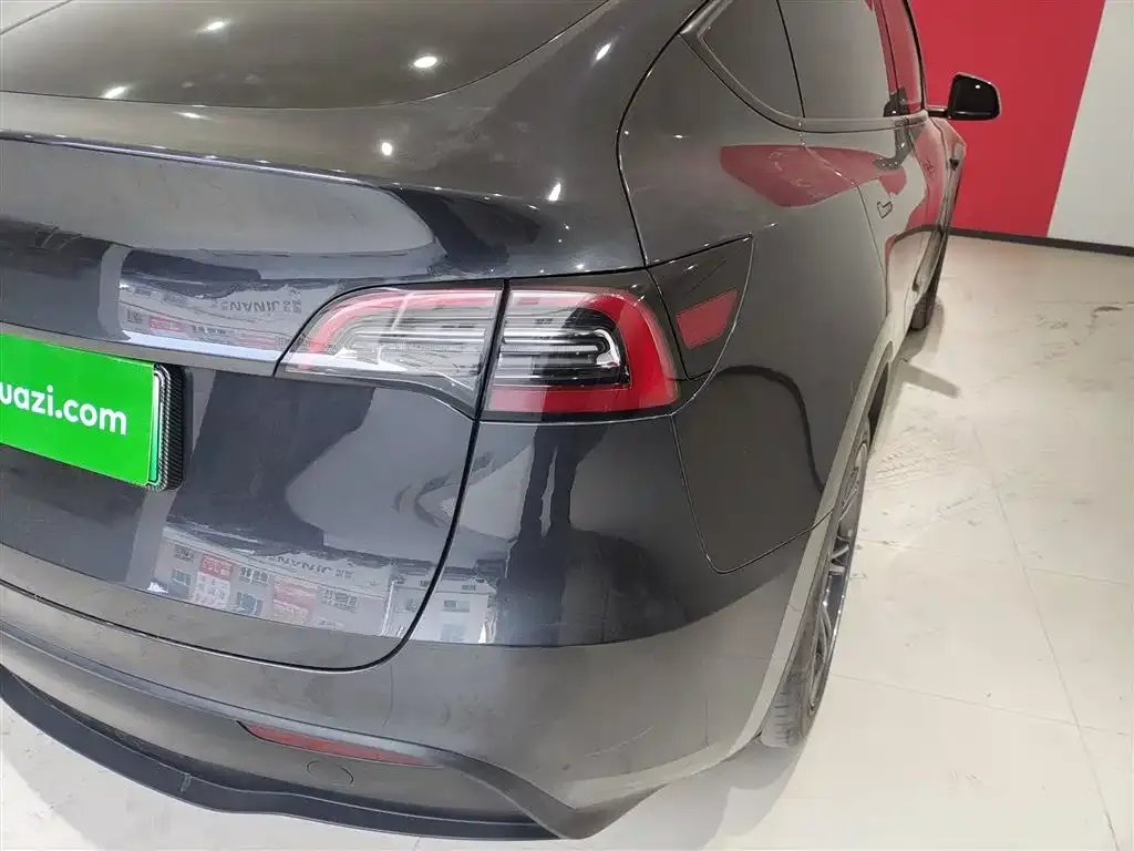 Tesla Model Y — фото 8