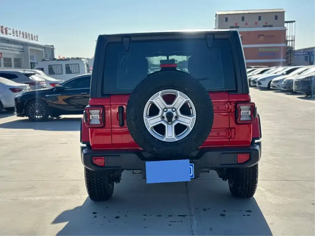 Jeep Wrangler — фото 6