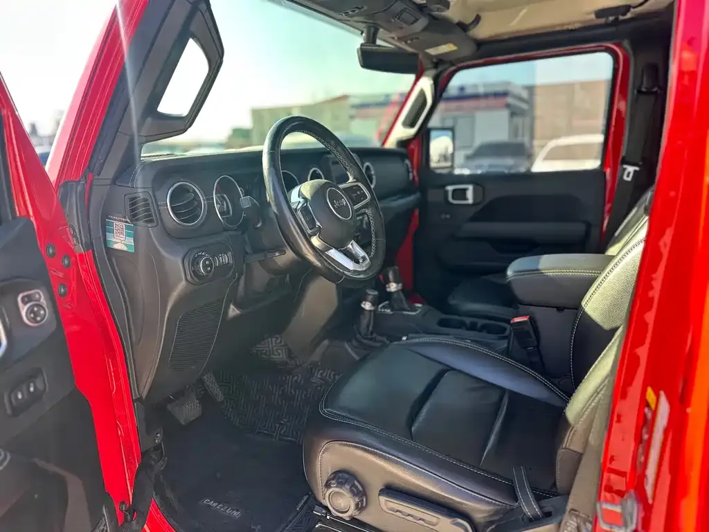 Jeep Wrangler — фото 9