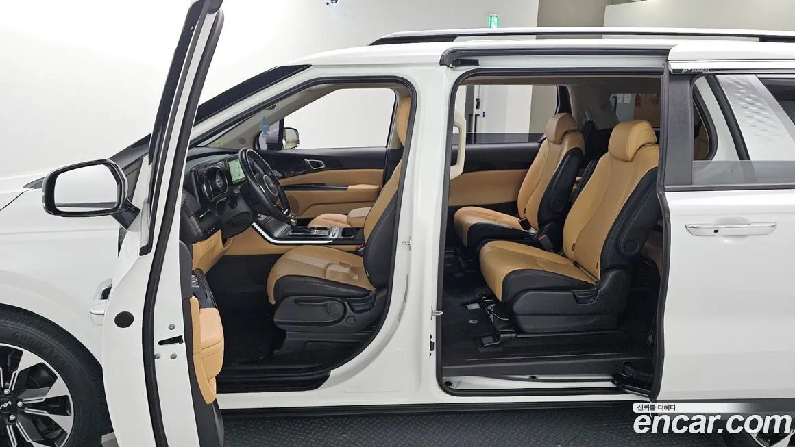 Kia Carnival — фото 10