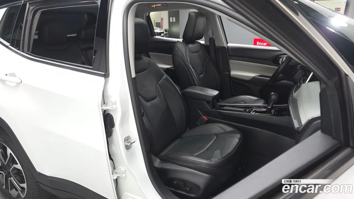 Jeep Compass — фото 10