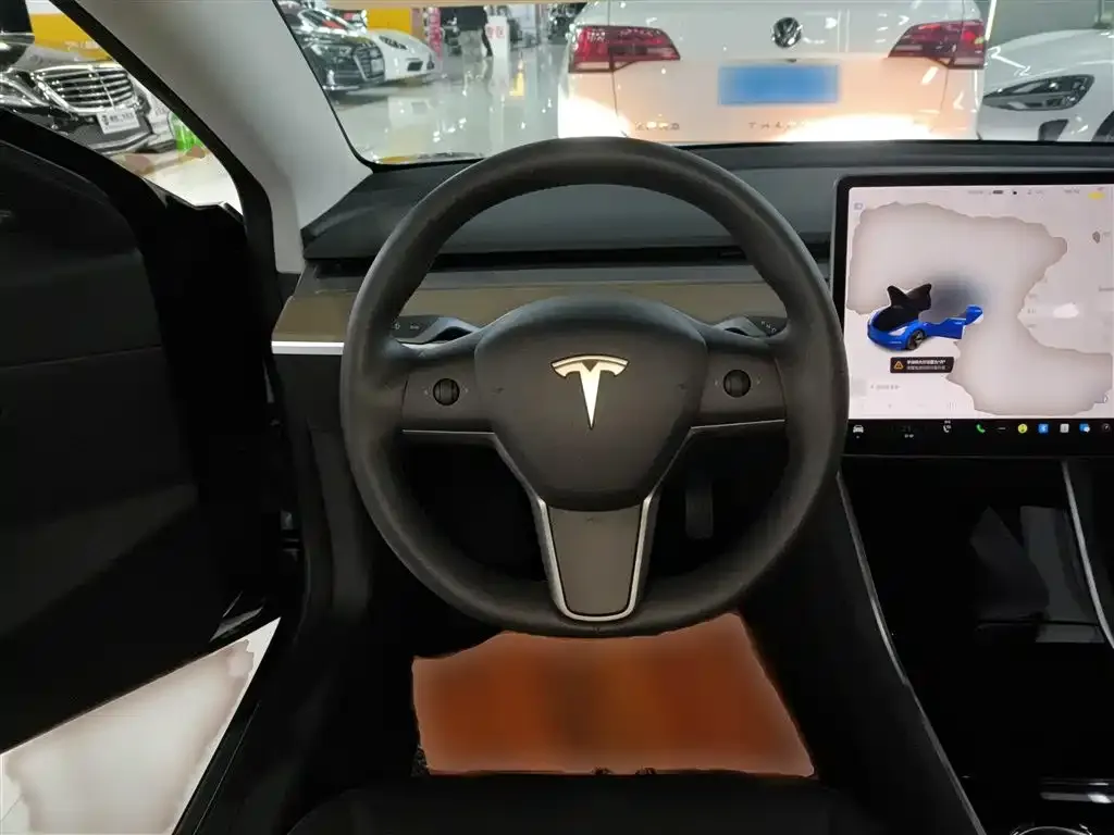 Tesla Model 3 — фото 3