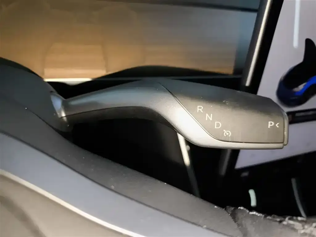 Tesla Model 3 — фото 7
