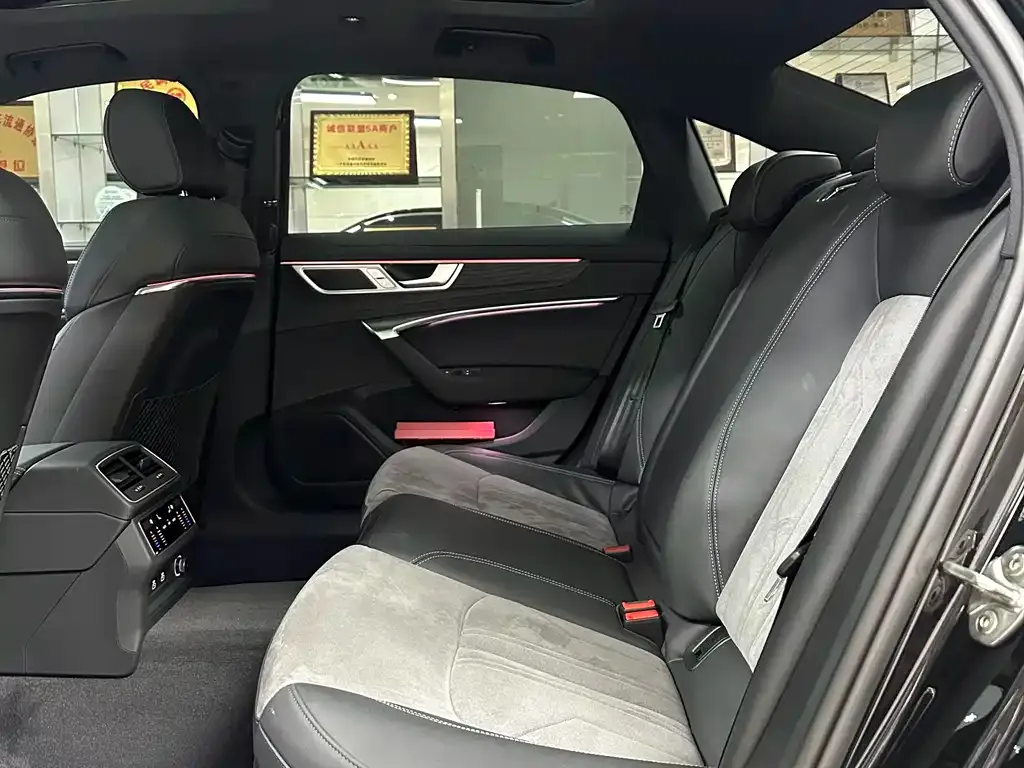 Audi A6L 2024 из CN, фото 9