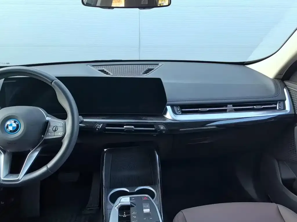 BMW iX1 2025 из CN, фото 10