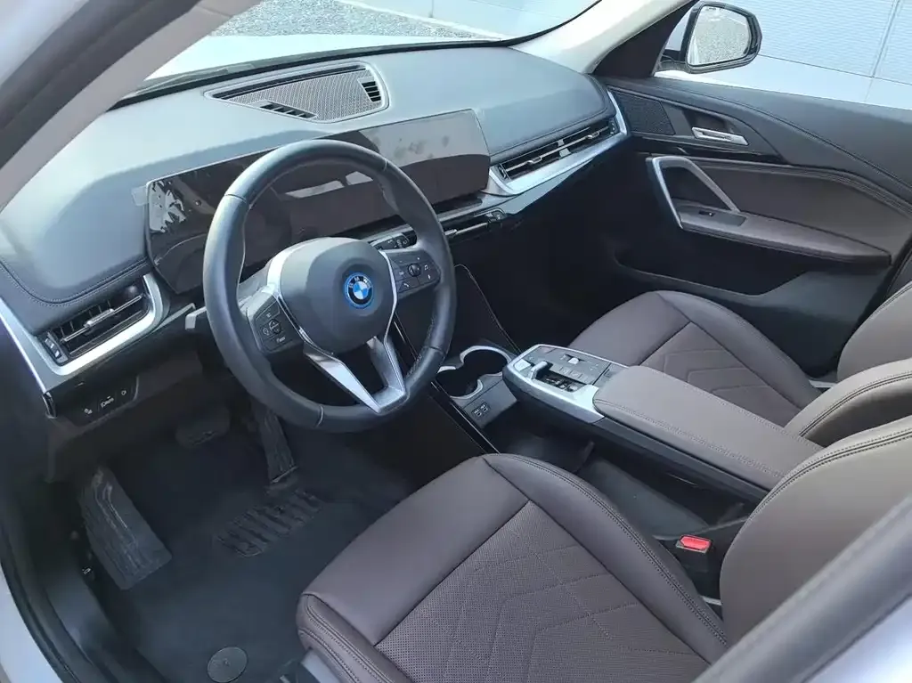 BMW iX1 2025 из CN, фото 8