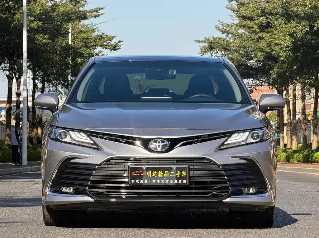 Toyota Camry — фото 2