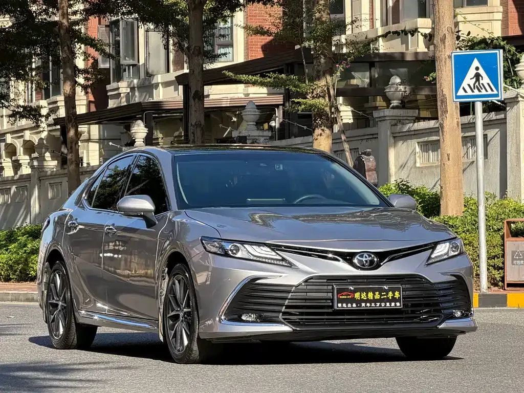 Toyota Camry — фото 3