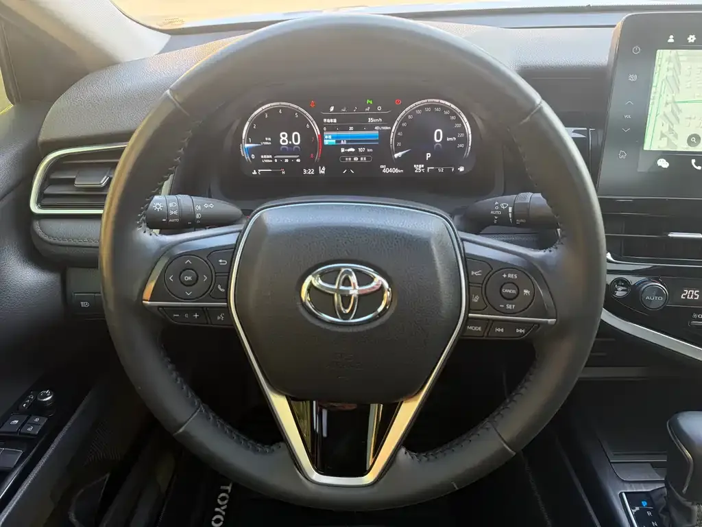 Toyota Camry — фото 9