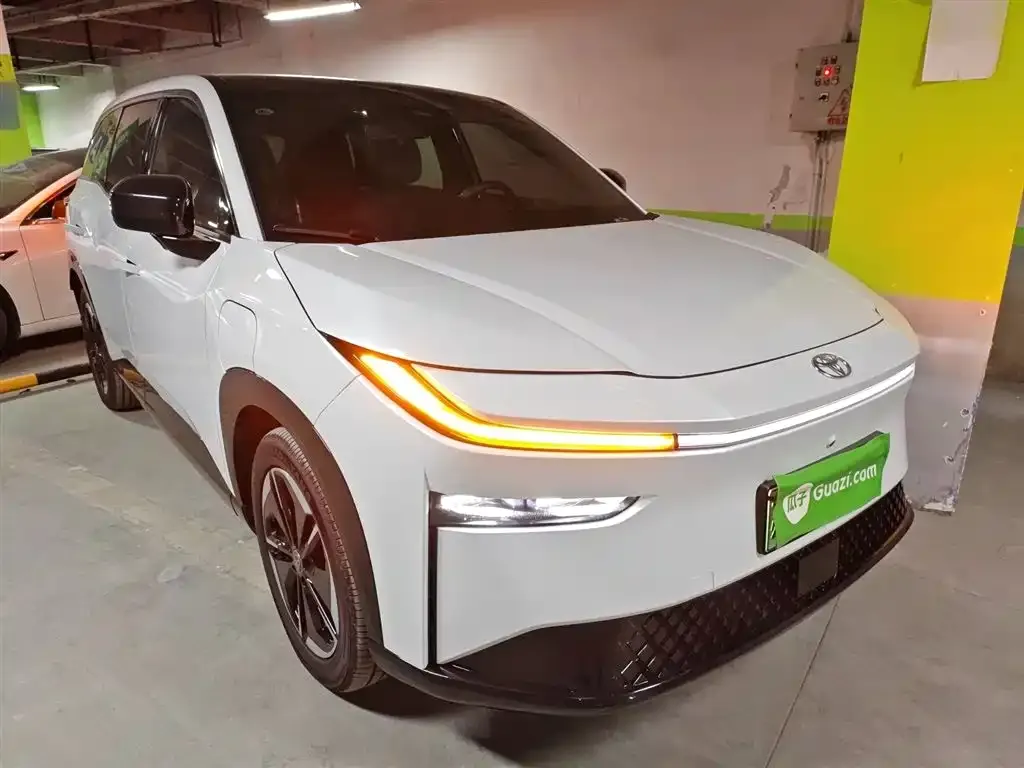 Toyota Platinum 3X 2025 из CN, фото 4