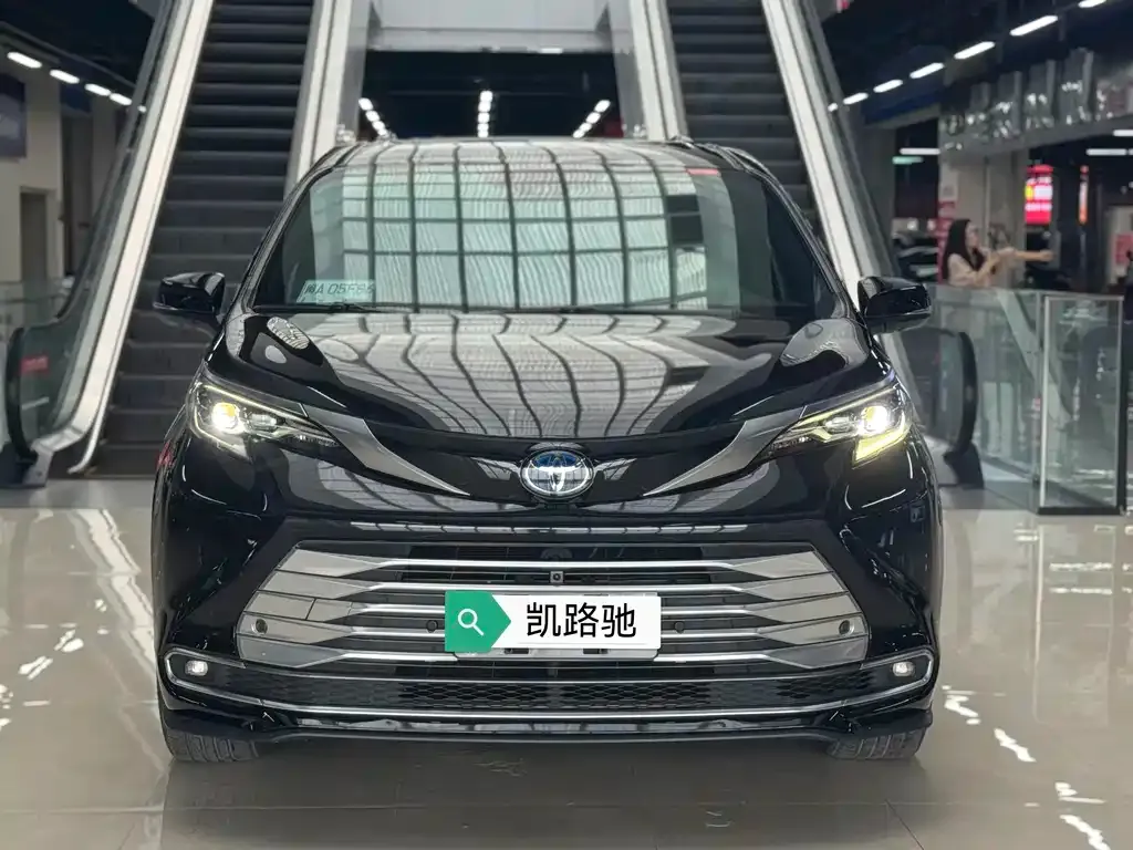 Toyota Sienna — фото 2