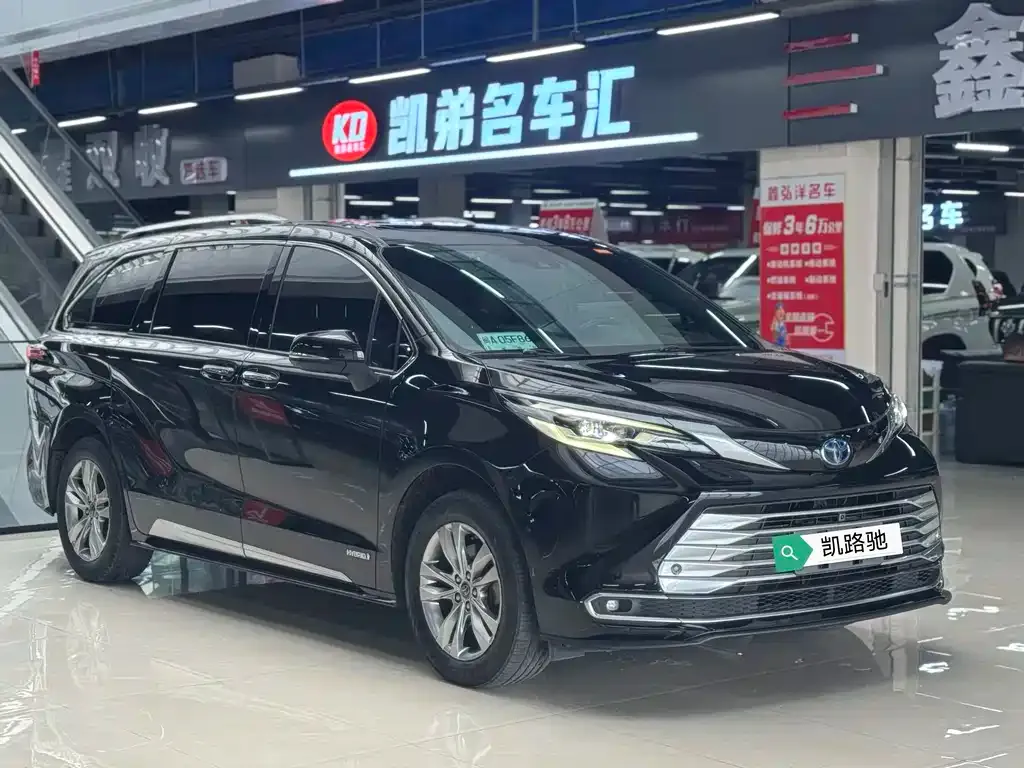 Toyota Sienna — фото 3