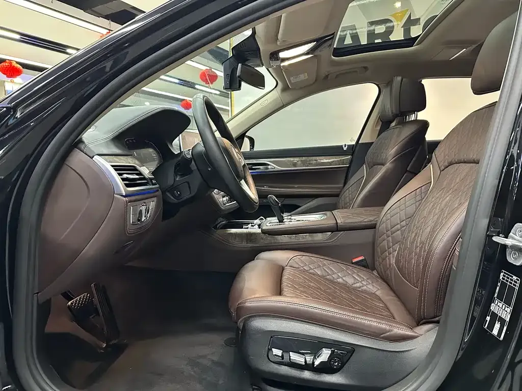 BMW 7 Series 2022 из CN, фото 7