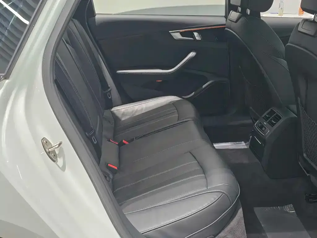Audi A4L 2024 из CN, фото 10