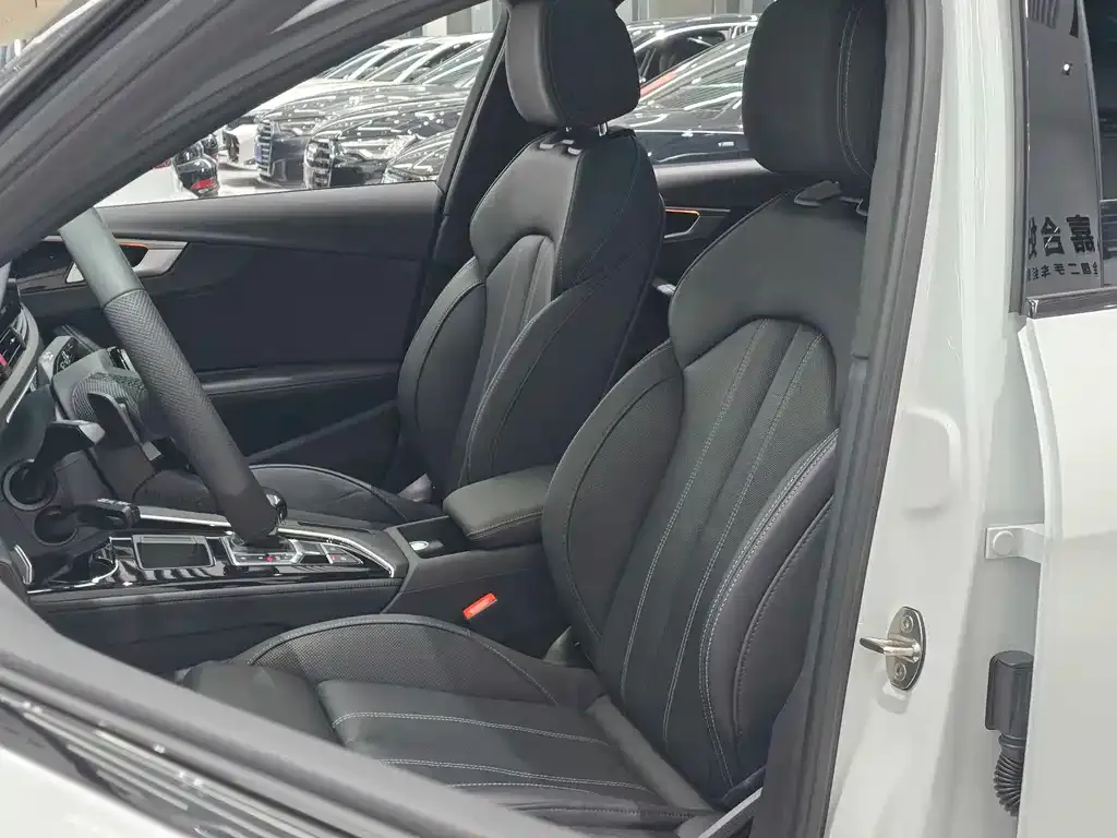 Audi A4L 2024 из CN, фото 7