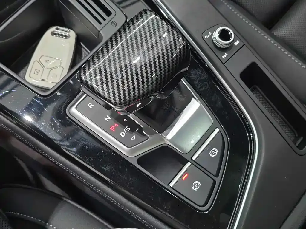 Audi A4L 2024 из CN, фото 8