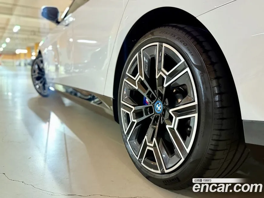 BMW 5-Series 2025 из KR, фото 5