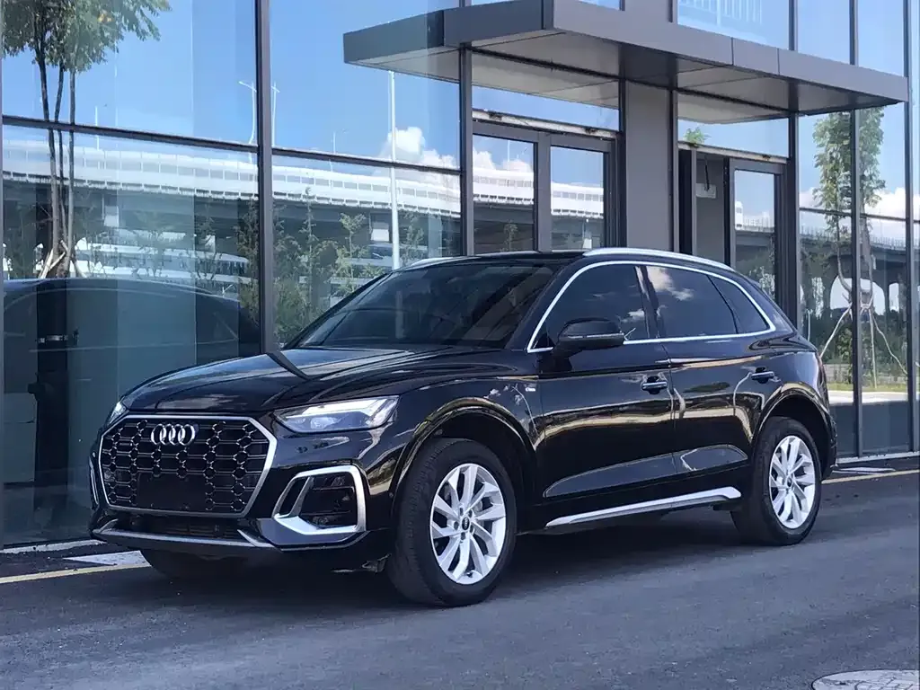 Audi Q5L — фото 1