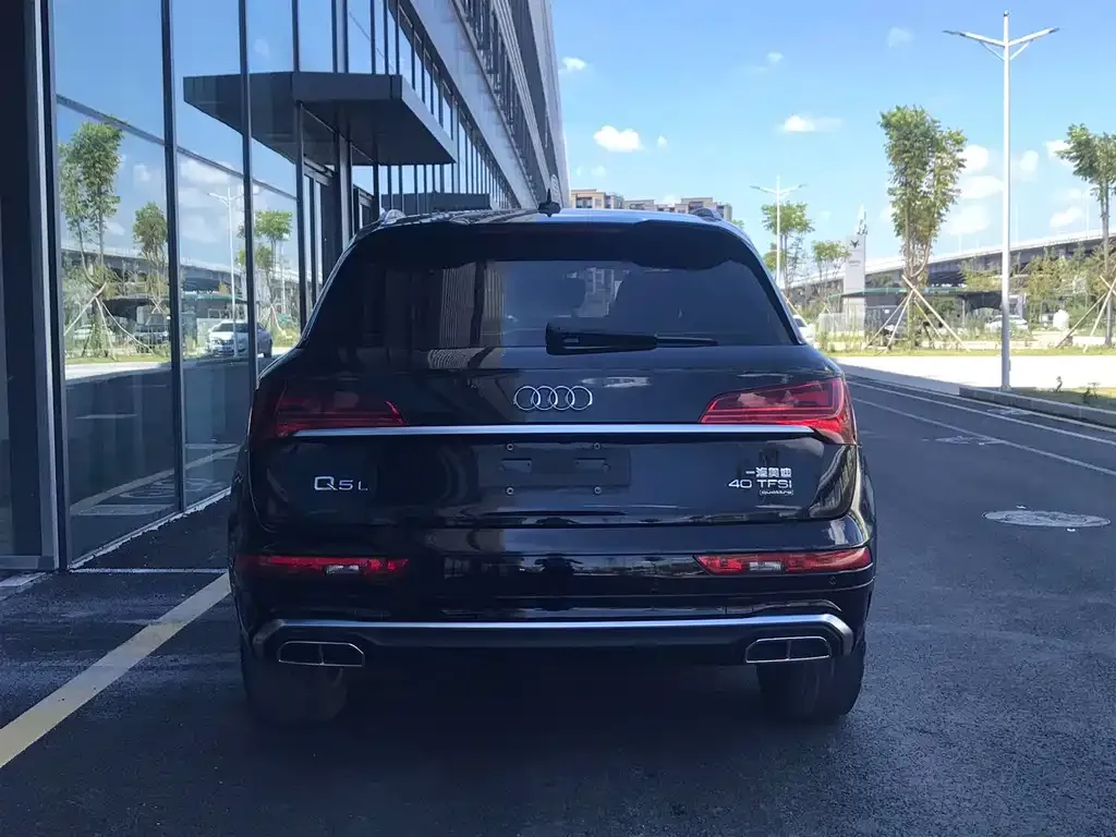 Audi Q5L — фото 6