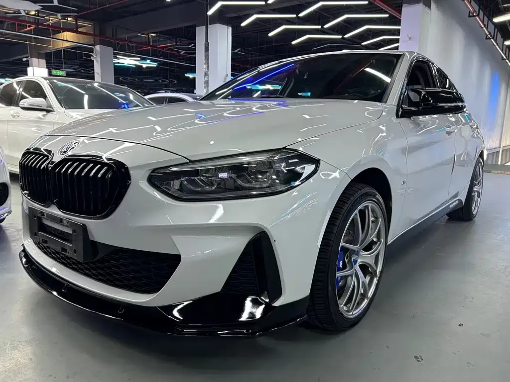 BMW 1 Series 2021 из CN, фото 1