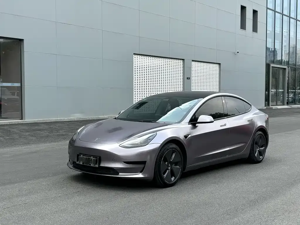 Tesla Model 3 — фото 1