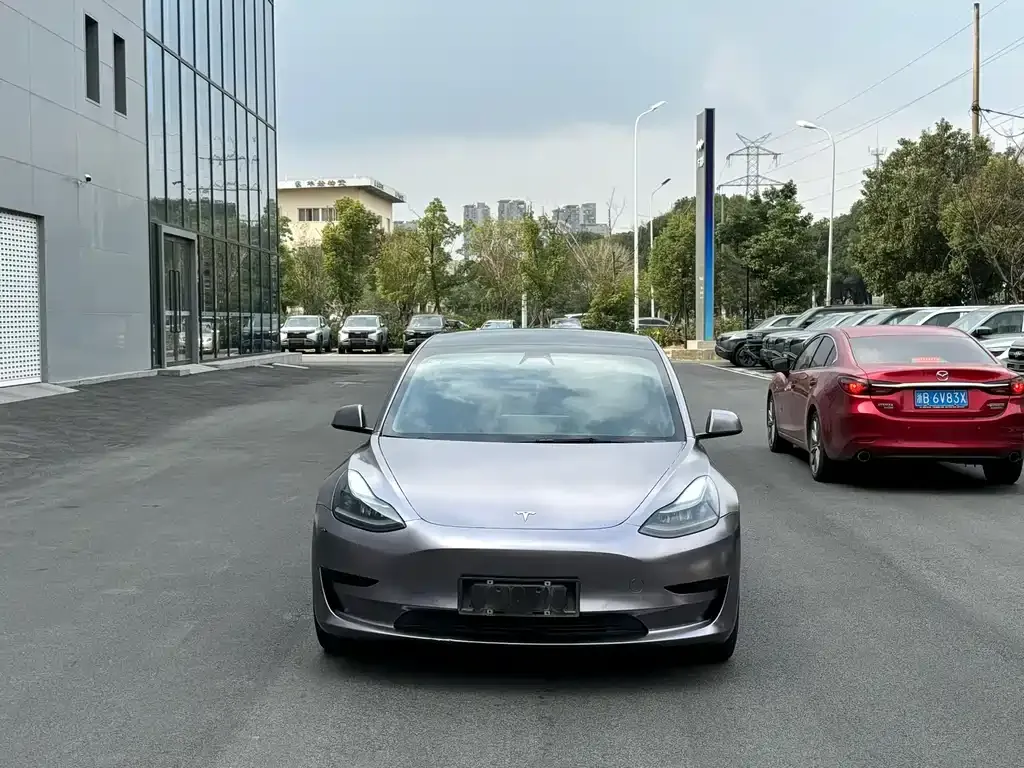 Tesla Model 3 — фото 2