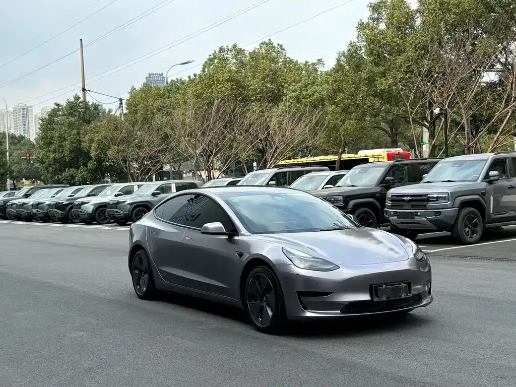 Tesla Model 3 — фото 3