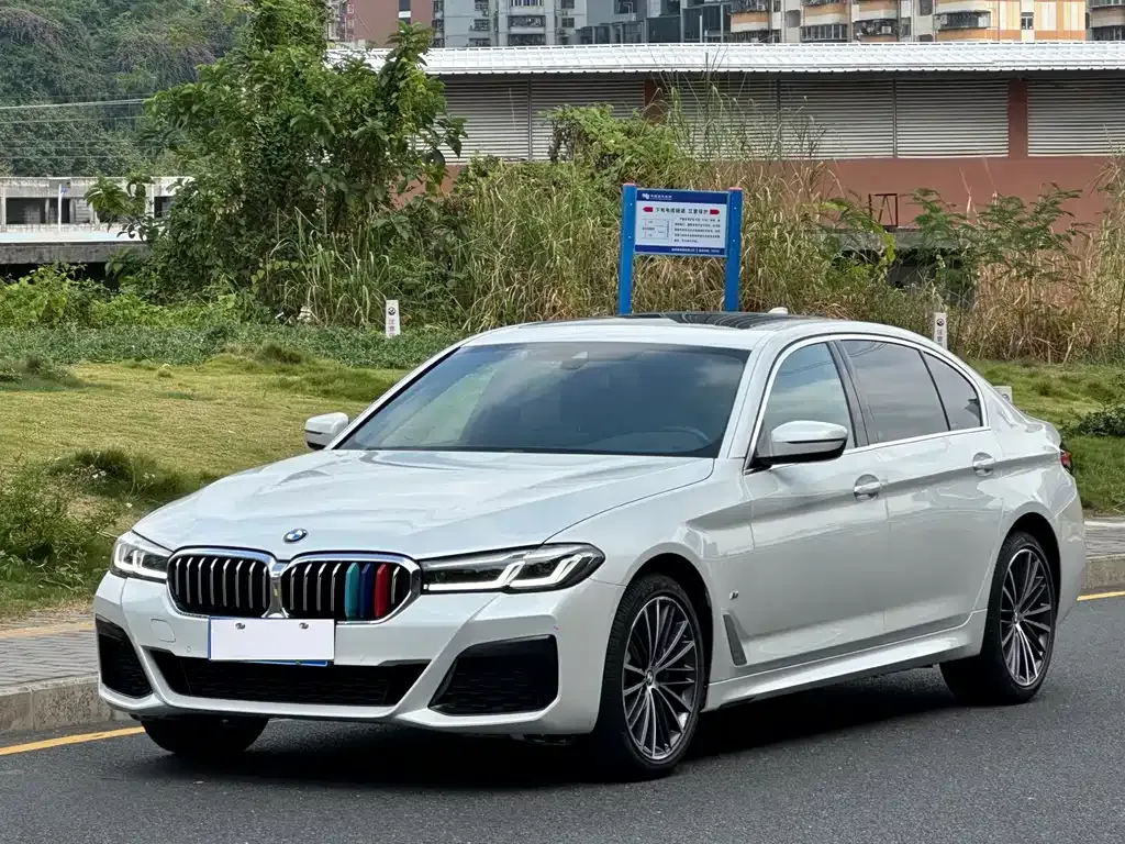BMW 5 Series — фото 1