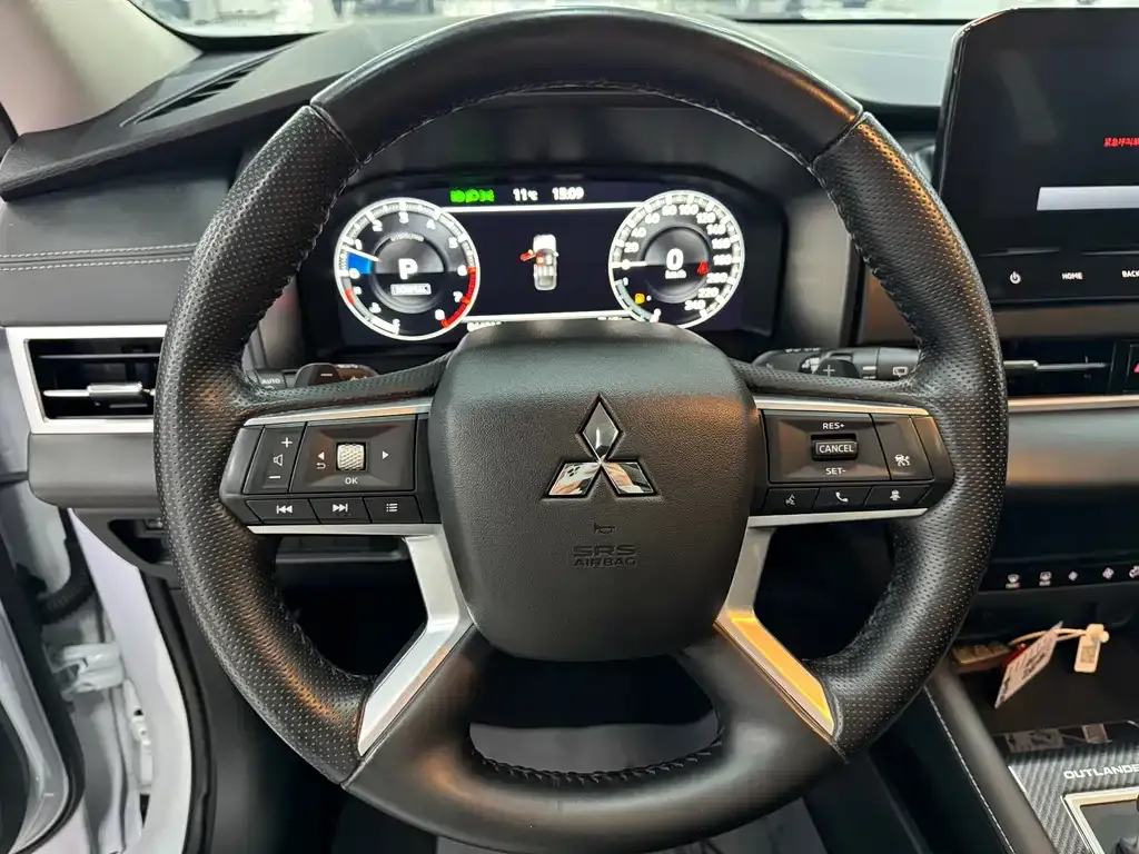 Mitsubishi Outlander — фото 10