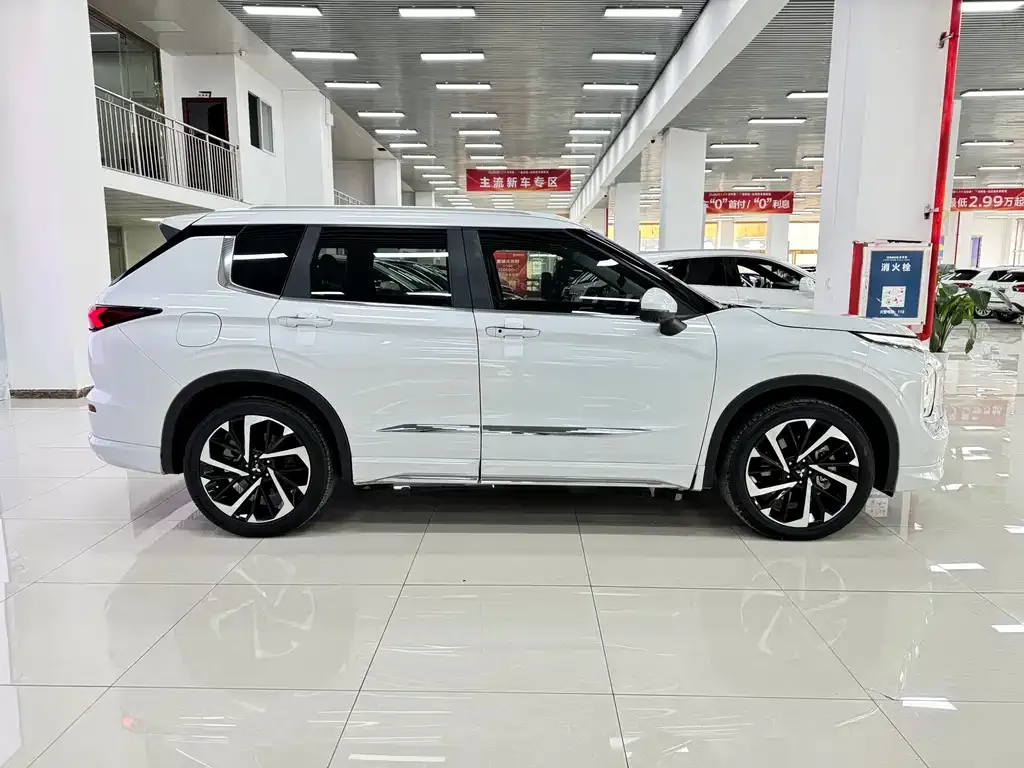 Mitsubishi Outlander — фото 4