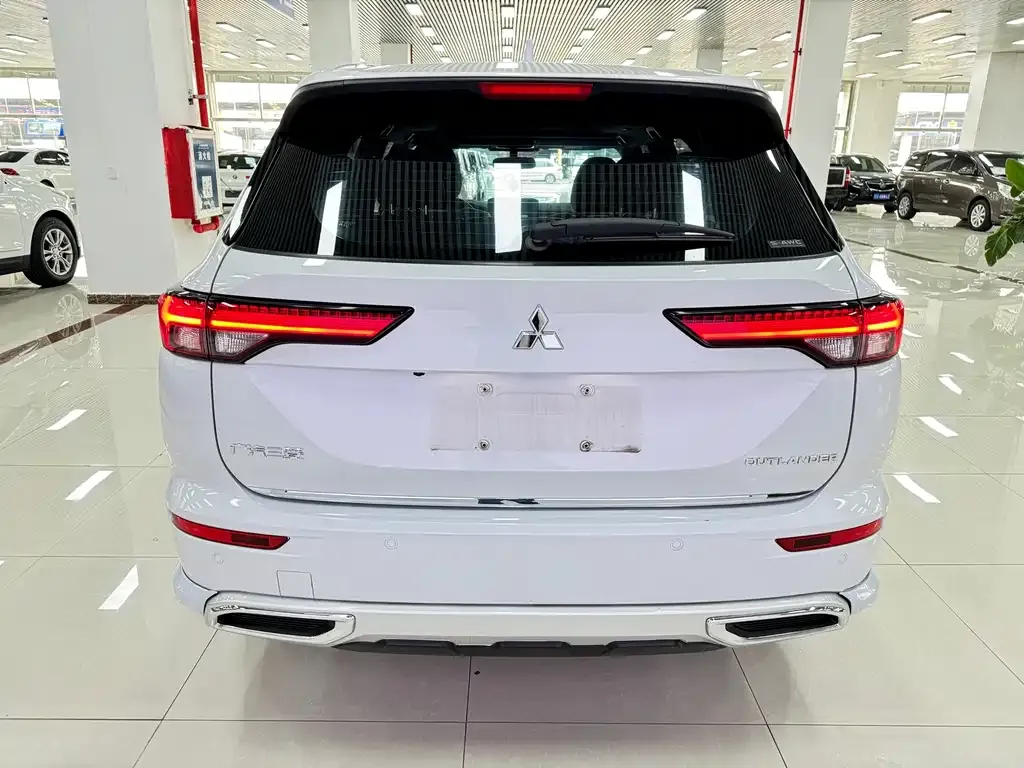 Mitsubishi Outlander — фото 6