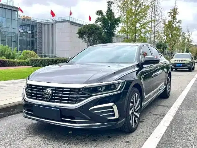 Volkswagen Passat — фото 1