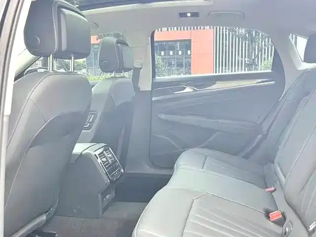 Volkswagen Passat — фото 6