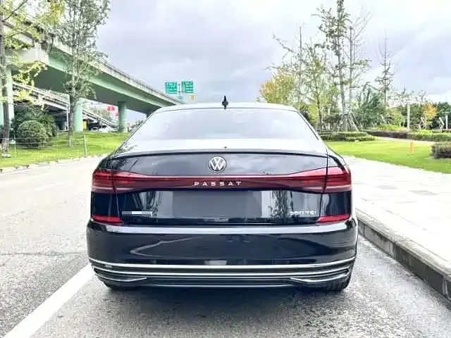 Volkswagen Passat — фото 8