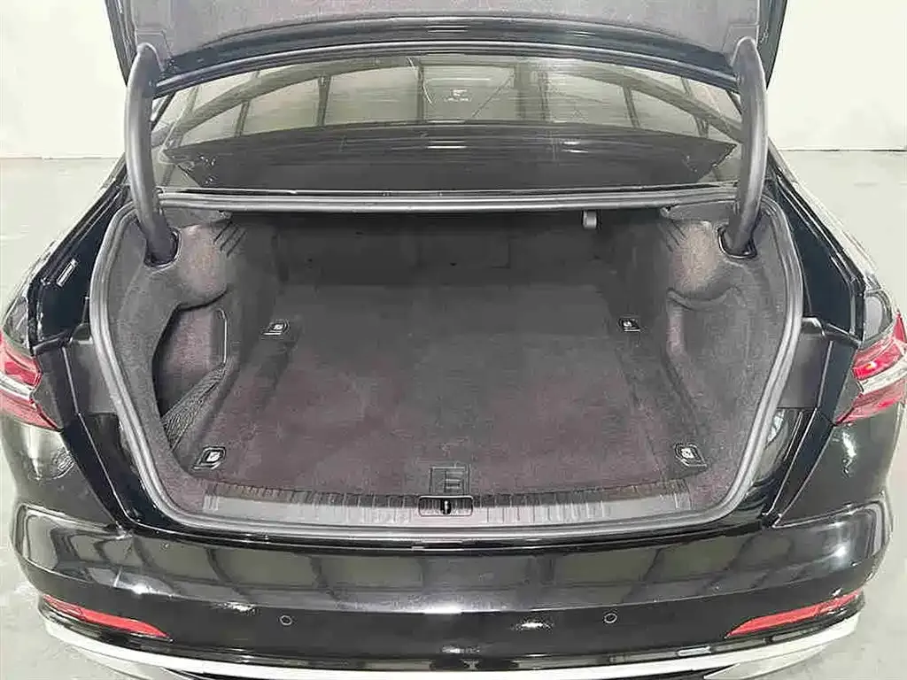 Audi A6L 2022 из CN, фото 6