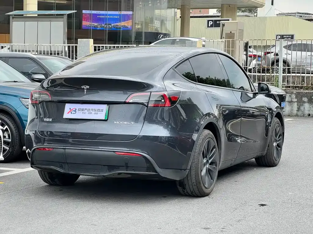 Tesla Model Y 2024 из CN, фото 5