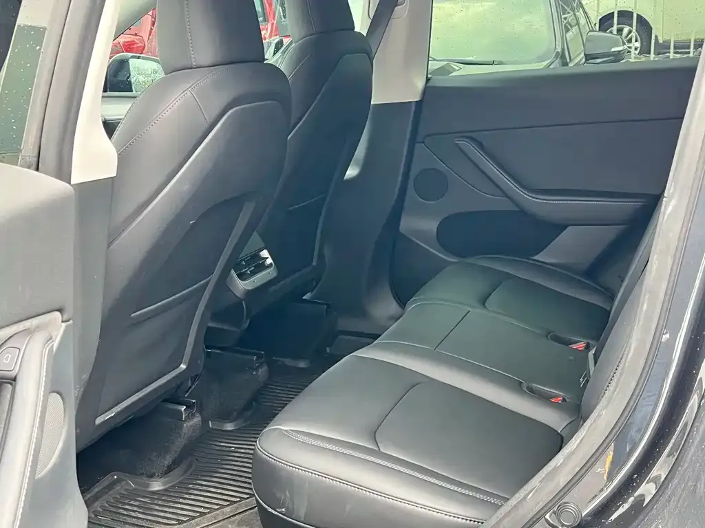 Tesla Model Y 2024 из CN, фото 8