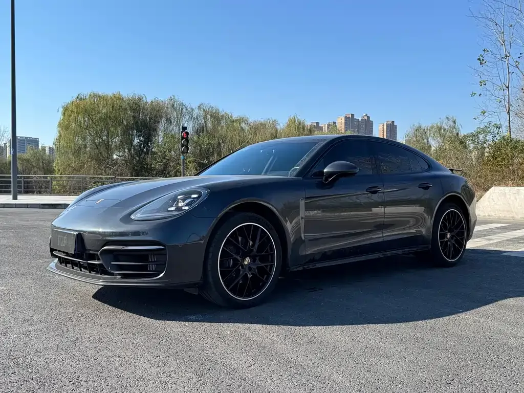 Porsche Panamera — фото 1
