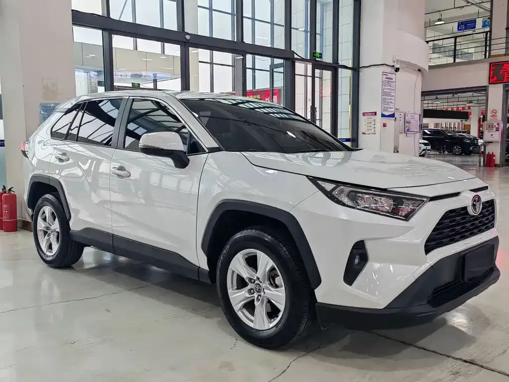Toyota RAV4 — фото 3