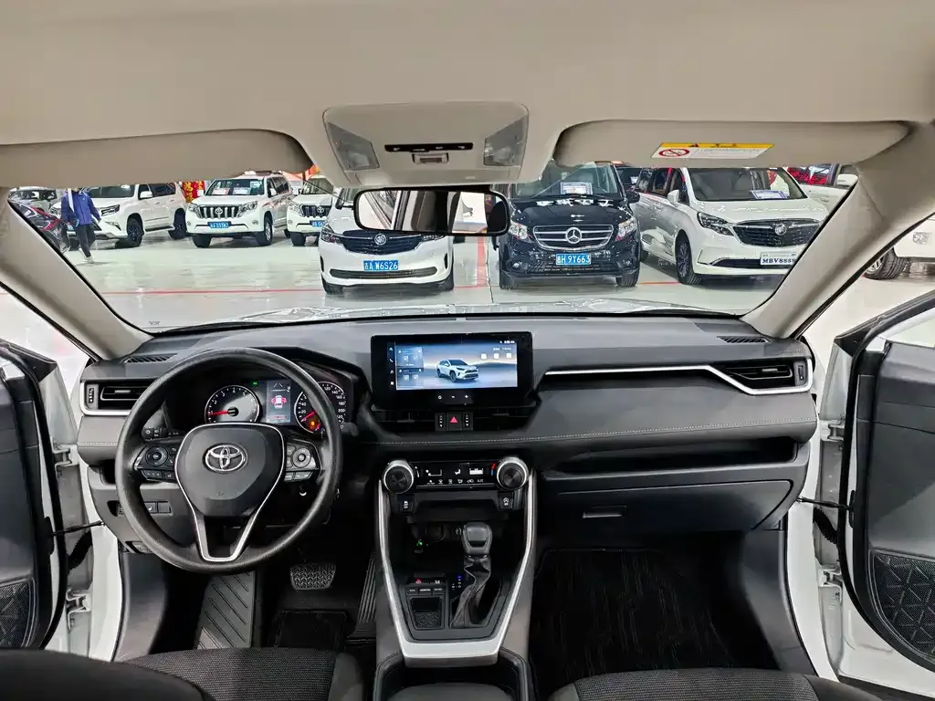Toyota RAV4 — фото 6