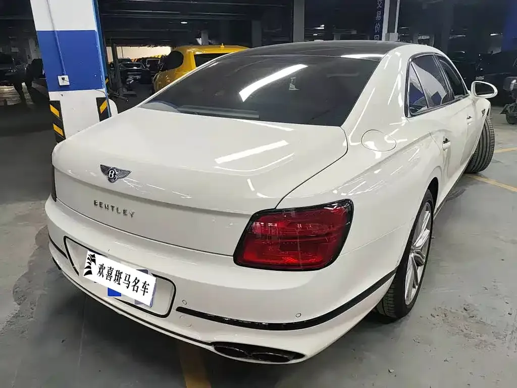Bentley Flying Spur 2023 из CN, фото 6