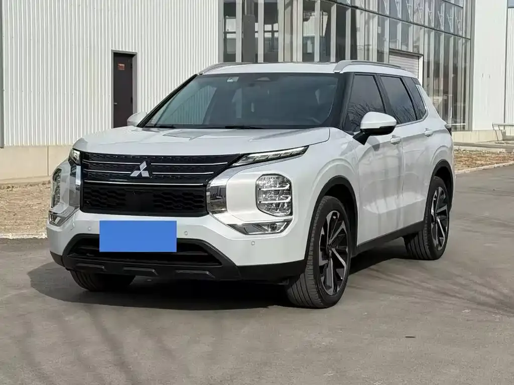 Mitsubishi Outlander 2023 из CN, фото 1