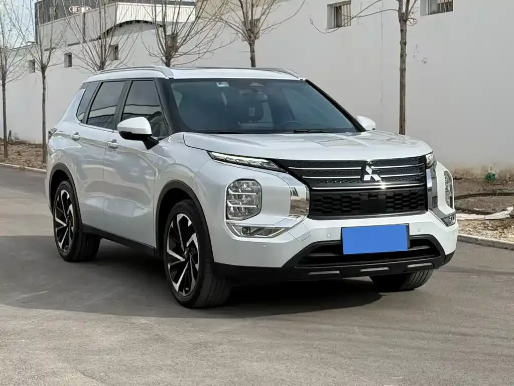 Mitsubishi Outlander 2023 из CN, фото 3